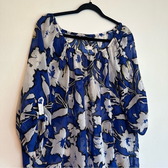 Daisy Fuentes Womens 2X Plus Size Royal Blue Floral Blouse Top Lightweight Sheer - Picture 2 of 12